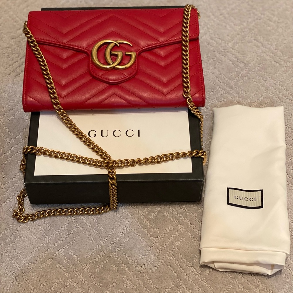 GUCCI GG MARMONT MATELASSE RED CHAIN BAG